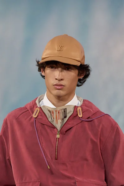 Look 180